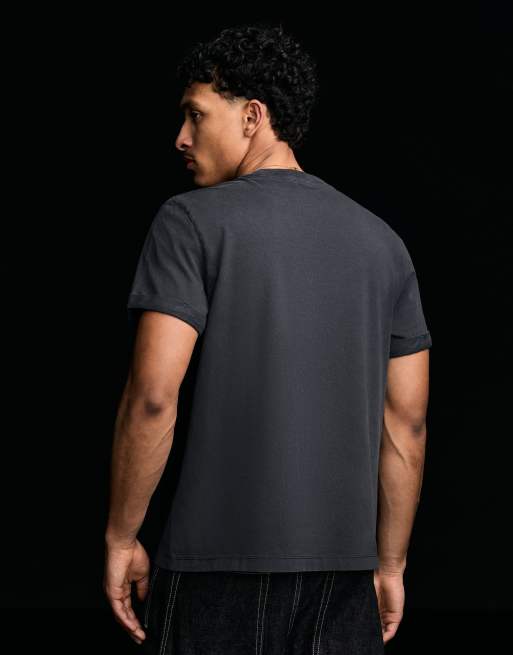 Bershka – Svart t-shirt med korta ärmar och uppvikt kant, 2 av 4