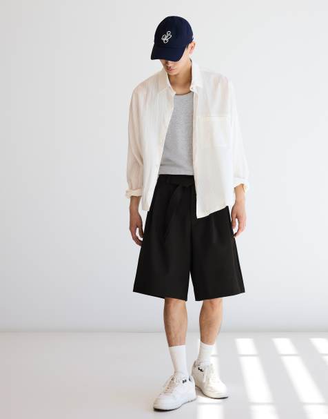Bershka – Svarta bermudashorts med vida ben och skärp - view 1