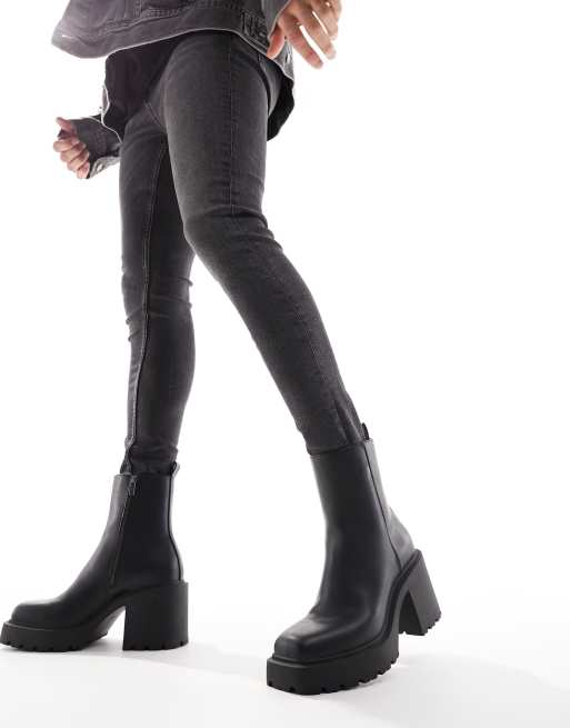 Bershka – Svarta boots i läder med klack 