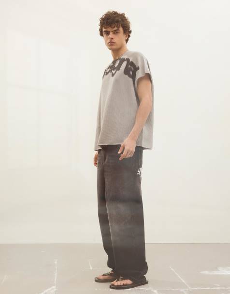 Bershka – Svarta, broderade jeans med extra baggy passform - view 1