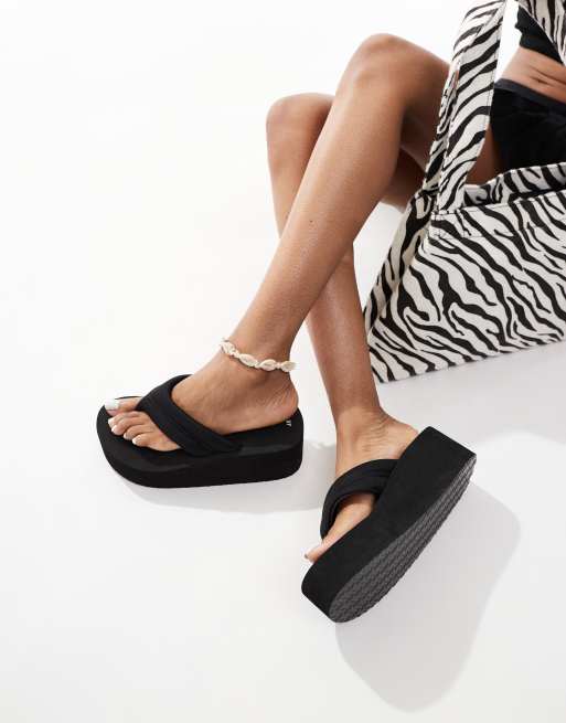 Bershka – Svarta flip flops med platåsula