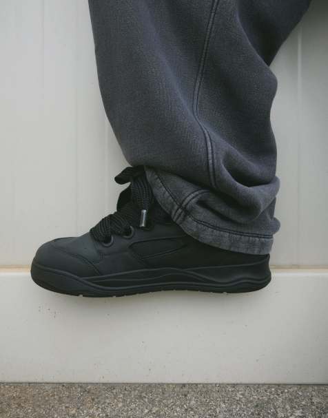 Bershka – Svarta, grova sneakers i skaterstil - view 1