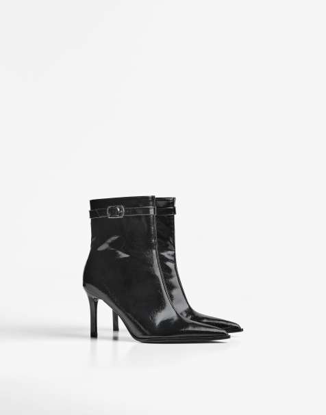 Bershka – Svarta, högklackade ankelboots med rem och spänne - view 1