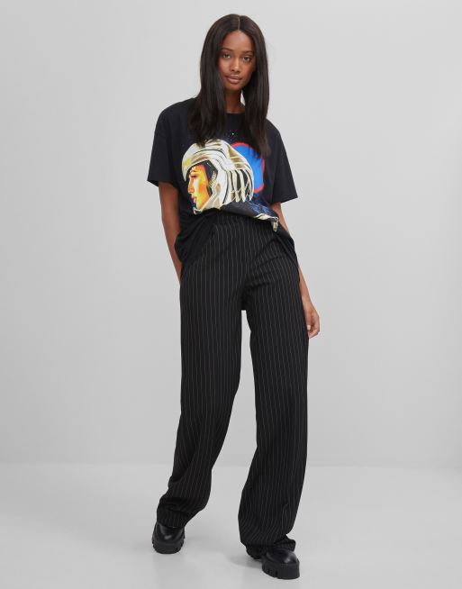Bershka – Svarta, kritstrecksrandiga byxor med vida ben