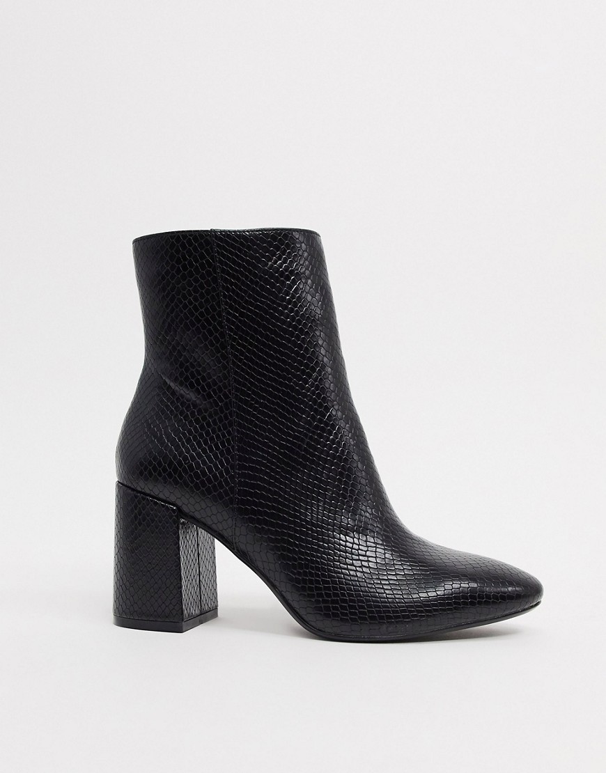 Bershka – Svarta lackade boots med blockklack