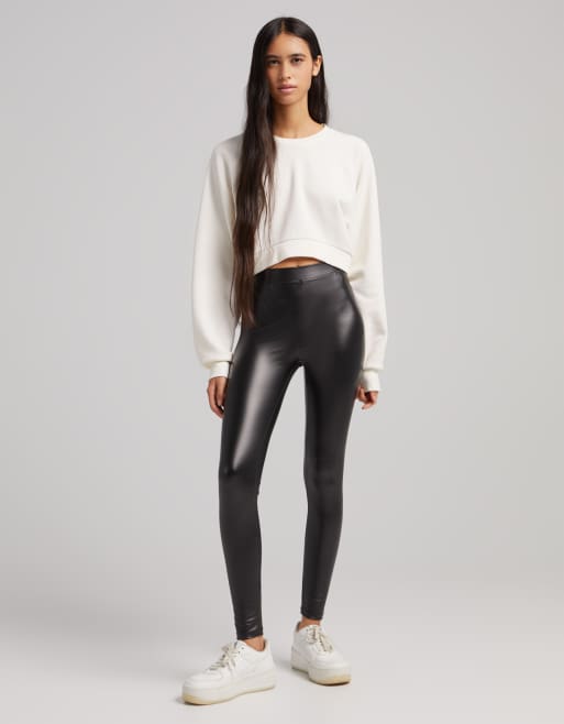 Bershka – Svarta leggings i fuskläder