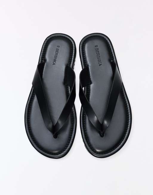 Bershka – Svarta sandaler med kilklackar och tårem, 2 av 4