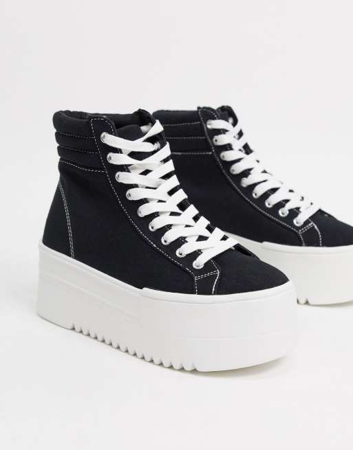 Bershka – Svarta sneakers i kanvas med platåsula och spets fram