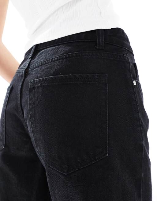 Bershka – Svarttvättade jeansshorts i lång modell med hög midja och råskuren fåll, 3 av 5