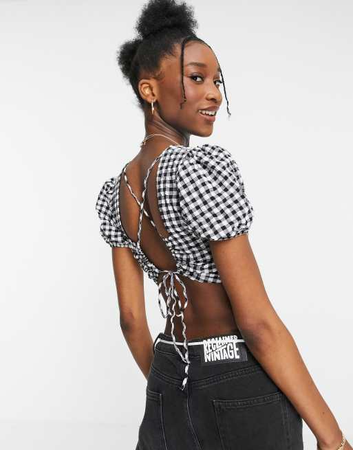 Bershka – Svartvit ginghamrutig blus i kort design med snörning baktill, 2 av 4