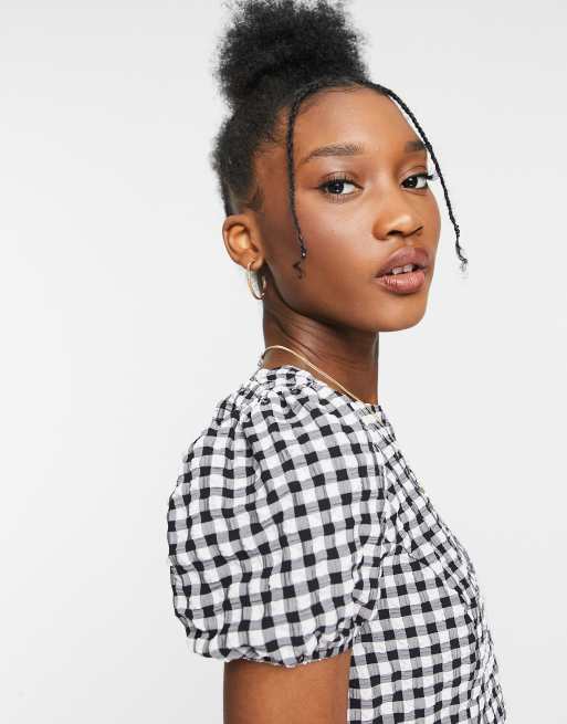 Bershka – Svartvit ginghamrutig blus i kort design med snörning baktill, 3 av 4