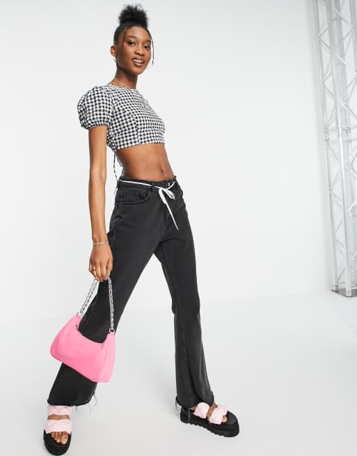 Bershka – Svartvit ginghamrutig blus i kort design med snörning baktill, 4 av 4