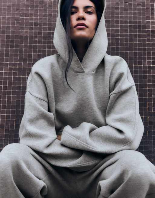 Bershka sweat à capuche en tissu gris clair, 2 de 5