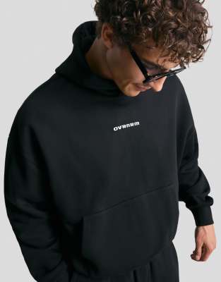 Bershka - Sweat à capuche imprimé coupe carrée - Noir