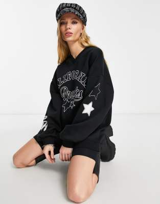 Bershka - Sweatshirt in Schwarz mit „California"-Schriftzug und V-Ausschnitt