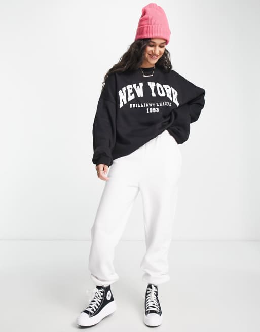 Bershka – Sweatshirt in Schwarz mit „New York“-Schriftzug und Rundhalsausschnitt, 4 von 4