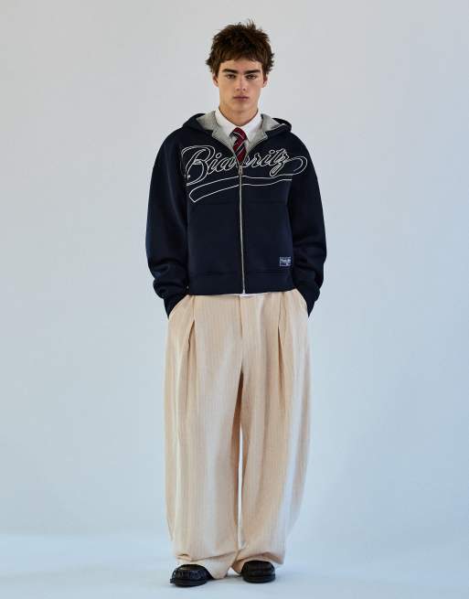 Bershka sweatshirt med kontrasttryck och huva i marinblått, 2 av 7