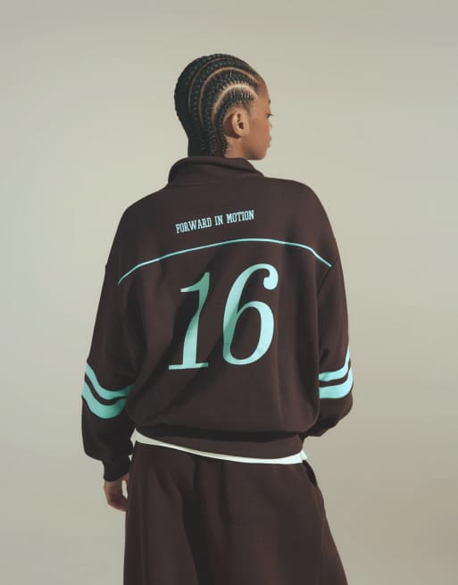 Bershka Sweatshirt med print og halv lynlås i brun, 3 af 5