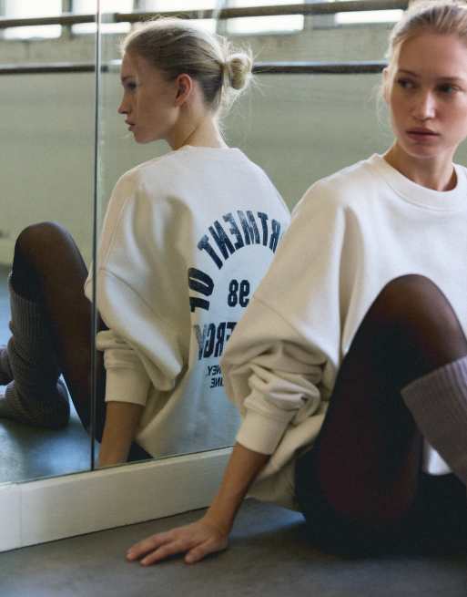 Bershka sweatshirt med print og rund hals i khaki, 2 af 5