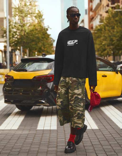Bershka sweatshirt med rund hals og print i sort, 2 af 5