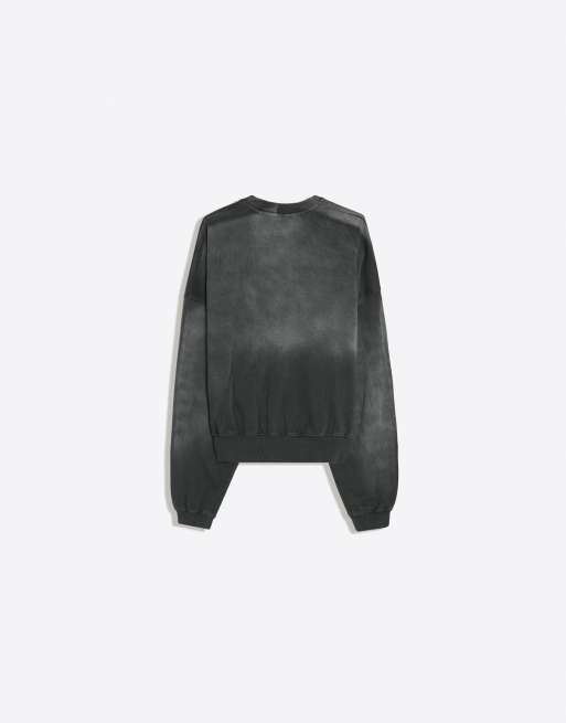 Bershka sweatshirt med tvätteffekt och rund hals i tvättad grå, 4 av 4
