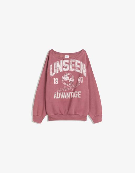 Bershka Sweatshirt met boothals en print in roze ASOS