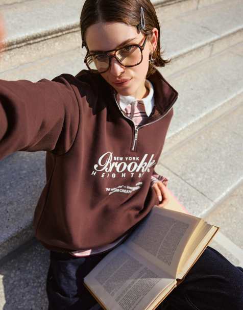 Bershka - Sweatshirt met print en korte rits in bruin - view 1