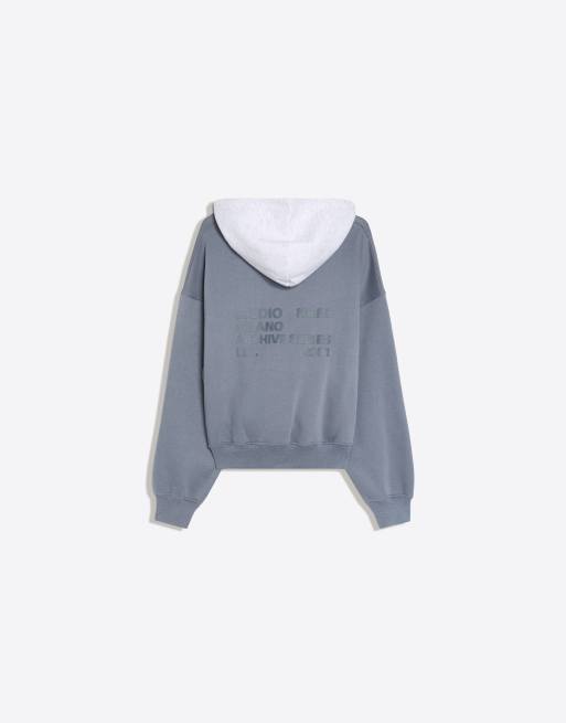 Bershka Sweatshirt mit kontrastierender Kapuze in Mittelblau, 6 von 6