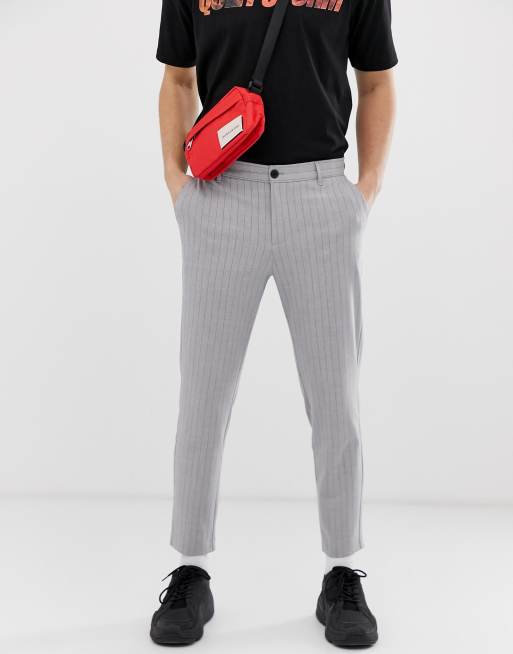 Bershka – Szare spodnie o obcisłym kroju z krótszymi nogawkami w prążki