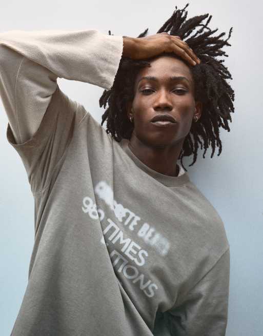 Bershka T-shirt à manches courtes effet délavé avec imprimé polaire en gris, 5 de 7