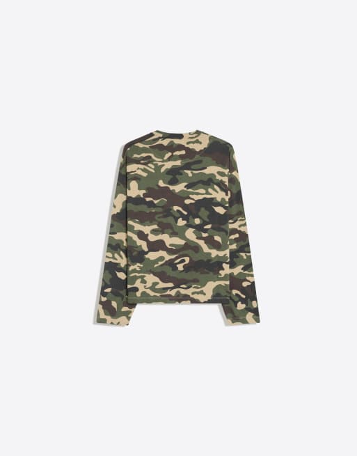 Bershka t-shirt à manches longues coupe carrée à imprimé camouflage vert, 7 de 7
