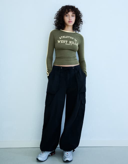 Bershka t-shirt à manches longues imprimé contrasté kaki, 3 de 5