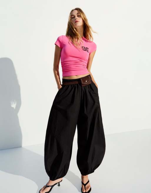 Bershka - T-shirt a maniche corte arricciata rosa con stampa, 2 di 4