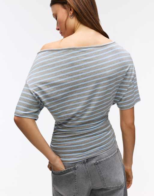 Bershka - T-shirt a maniche corte blu denim con stampa asimmetrica, 3 di 6