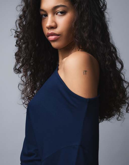 Bershka - T-shirt a maniche corte blu navy con stampa asimmetrica, 4 di 6