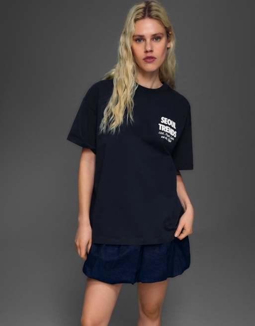 Bershka - T-shirt a maniche corte blu navy con stampa, 3 di 4