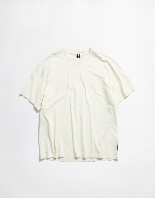 Bershka T-shirt a maniche corte con toppa in ecru, 5 di 6