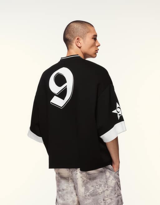 Bershka - T-shirt a maniche corte nera con stampa sportiva, 2 di 4