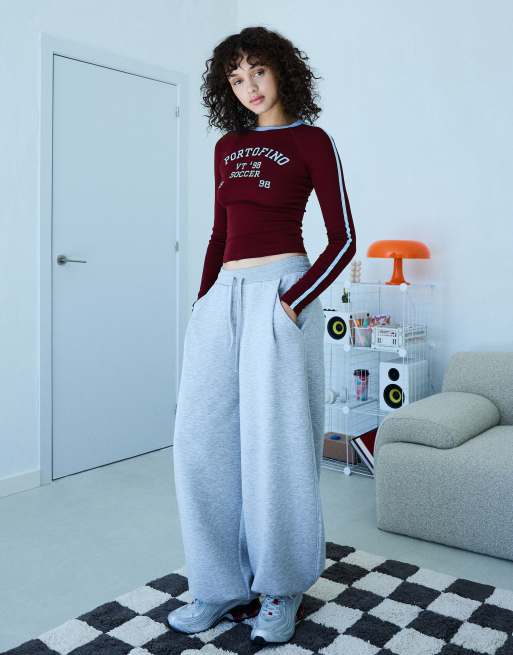 Bershka t-shirt a maniche lunghe con stampa a contrasto nera, 4 di 5