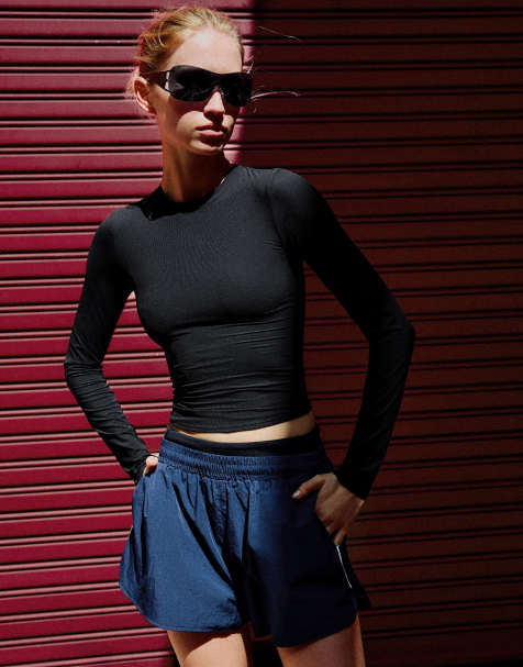 Bershka T-shirt a maniche lunghe in tessuto tecnico nera - view 1
