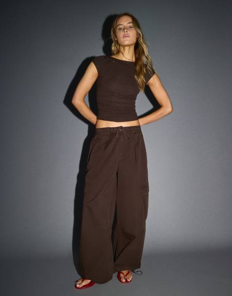 Bershka t-shirt col bateau avec dos noué marron - view 1