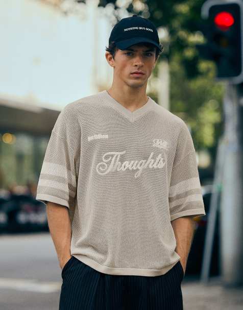 Bershka T-shirt i mesh med broderi og v-hals i grå - view 1