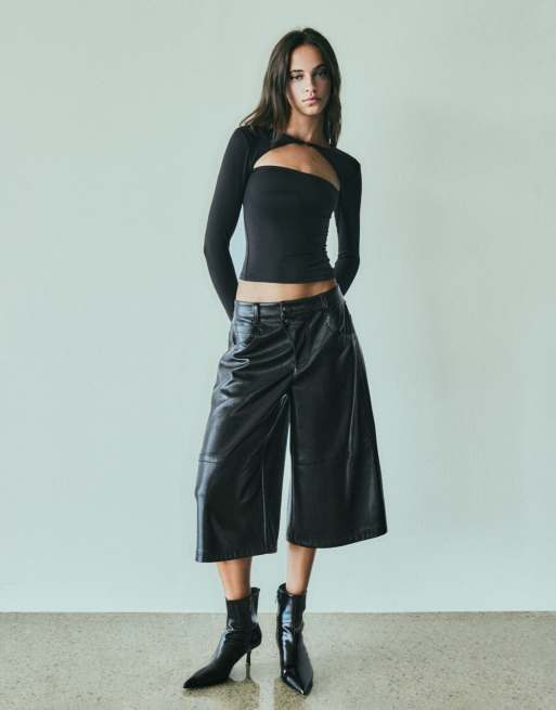 Bershka T-shirt in poliammide cut-out nera, 4 di 5