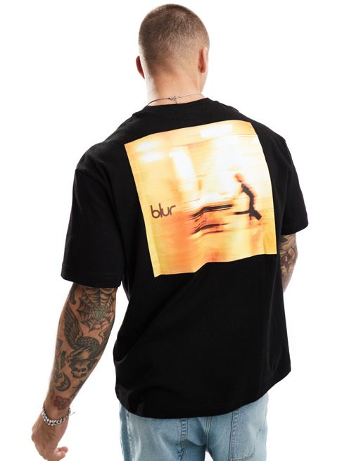 Bershka – T-Shirt in Schwarz mit „blur“-Print auf dem Rücken