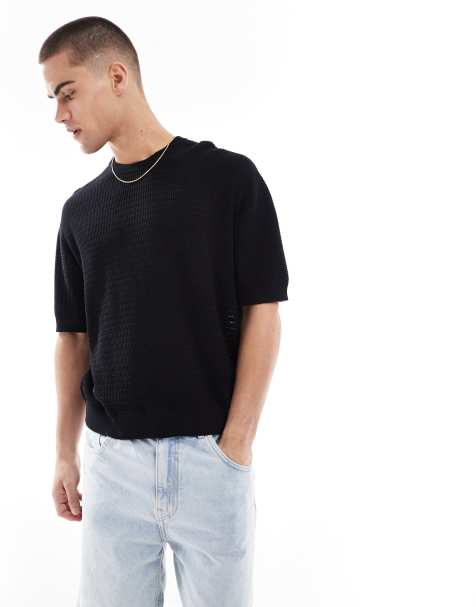 Bershka – T-Shirt in Schwarz mit gestrickter Struktur - view 1