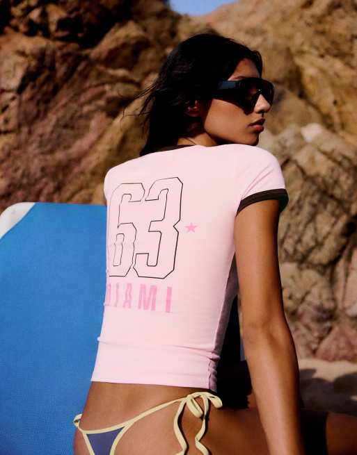 Bershka T-shirt med kontrastprint og tætsiddende pasform i pink, 3 af 5
