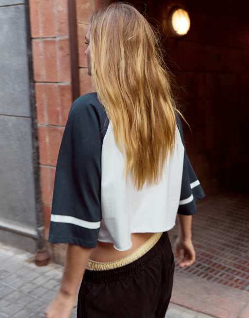 Bershka t-shirt med korta raglanärmar och tryck i vitt, 3 av 5