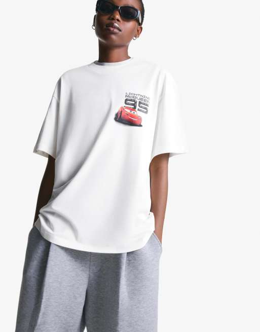 Bershka - T-shirt met autoprint en korte mouwen in wit, 2 van 4