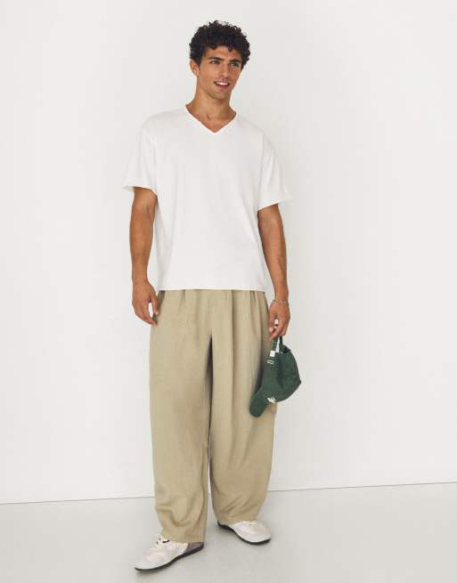 Bershka - T-shirt met korte mouwen en V-hals in wit, 2 van 4