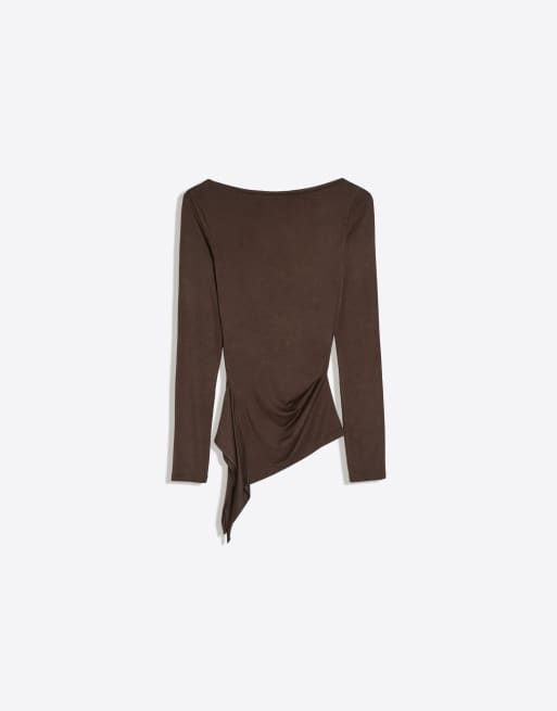 Bershka T-shirt met lange mouwen, asymmetrisch en gerimpeld, bruin, 5 van 5